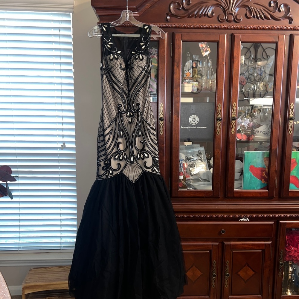 Black long fitted dress